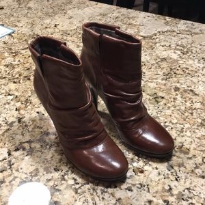 Nine West brown short boots, sz 7, Excellent cond.